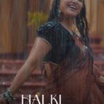 Asees Kaur Instagram - Whispering love through the gentle melodies of ‘Halki Halki Si’ 🎶💕 📌Full Song Now Exclusively on @Playdmfofficial YouTube Channel @realhinakhan @munawar.faruqui @saaj__bhatt @anshul300 @sanjeevchaturvedi_music @tru_makers @gauravarora08 @vickysandhudesigns @sankalp1 @amitkridey @virginmusicin @desimusicfactory @raghav.sharma.14661 #HalkiHalkiSi #HinaKhan #MunawarFaruqui #AseesKaur #Saajbhatt