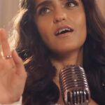Asees Kaur Instagram – #ZarooriTha by none other than @officialrfakworld has always been my favourite & I had such a great time recreating it with @meghdeep_bose & @sajidmaklai sir for @vyrloriginals. Hope u’ll fall in love with the song again 🤎

🎥 – @themadphotographer 
👗- @styledbysujata 
💄- @tush_91 

#aseeskaur #zarooritha #rahatfatehalikhan