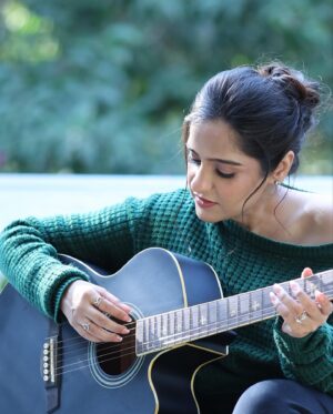 Asees Kaur Instagram - Closest to my heart like Khayaal ❤️
Goldsss Aap aur Music 💫

#khayaal #aseeskaur #goldiesohel