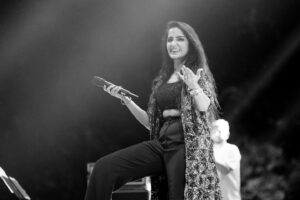 Asees Kaur Instagram - Saying thank you through pictures 😇
@i.fest @daiictofficial @spectal.management @tmtalentmanagement 

📸- @devthakkarz @karanghodapictures 
@its_kishan_creation

#aseeskaur #live #ahemdabad