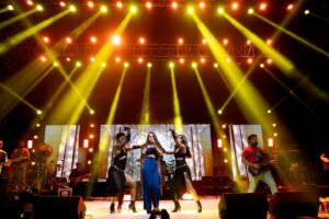 Asees Kaur Instagram - Saying thank you through pictures 😇
@i.fest @daiictofficial @spectal.management @tmtalentmanagement 

📸- @devthakkarz @karanghodapictures 
@its_kishan_creation

#aseeskaur #live #ahemdabad