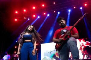 Asees Kaur Instagram - Saying thank you through pictures 😇
@i.fest @daiictofficial @spectal.management @tmtalentmanagement 

📸- @devthakkarz @karanghodapictures 
@its_kishan_creation

#aseeskaur #live #ahemdabad