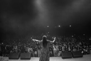 Asees Kaur Instagram - Saying thank you through pictures 😇
@i.fest @daiictofficial @spectal.management @tmtalentmanagement 

📸- @devthakkarz @karanghodapictures 
@its_kishan_creation

#aseeskaur #live #ahemdabad