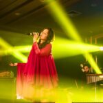 Asees Kaur Instagram - Dil ko Uljhane Ke Liye shukriya Mumbai ❤️ @spectal.management @sattva.24 @tmtalentmanagement 👗- @_jimmyzdesigner_ 💄- @make_me_up_by_jiyaa_jain [ Asees Kaur, Mumbai, Live Show ]
