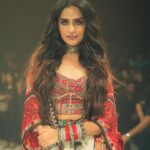 Asees Kaur Instagram - Jaan to ye look le kar hi gayi 😍 Kudos to the entire team for pulling it off so beautifully ❤️ Muah:- @tush_91 Outfit:-@aseemkapoor_official m in love with this creation of yours Jewellery:- @sangeetaboochra @silver.kiosk Stylist: @styledbysujata Styling Team:@gvidhlani @styling_by_shruti @sia_03_ @ruchino.03 @crys_tiva @ramnanisaloni @the_sudha_sharma 📸- @raymudafare Edit- @mr_photographer00 #AseesKaur #mithoon #salimsulaiman #bhoomi
