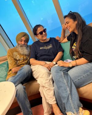 Asees Kaur Instagram - All work & no play makes Jack a dull boy !!!! 
Mandatory fun with fam on the cruise 🚢…… 

AseesKaur, family, fun, trip