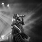 Asees Kaur Instagram - NICMAR !!!! You guys were truly remarkable 🤩💓 @tmtalentmanagement @spectal.management 👗- @_jimmyzdesigner_ 💄- @punemakeupart_by_nikita_lakhe 📸- @bhushanvisuals @gimbal_boy #aseeskaur #pune #concert