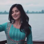 Asees Kaur Instagram - #ammiye !! It’s out now on @desimelodies youtube channel. Bahut pyaar do & make ur reels !! 💕