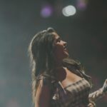 Asees Kaur Instagram - “Bombe Helutaithe” was like singing with the stars ✨ Tribute to the legendary @puneethrajkumar.official !! Thank you for each one of you for singing it live & making it heard 💓 Shot by - @chiragpanchal__ @karanghodapictures Edit by - @peppered_yolk @tmtalentmanagement [ Asees Kaur, Bangalore, Puneeth Rajkumar, Bombe Helutaithe ]