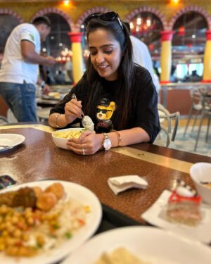Asees Kaur Instagram - All work & no play makes Jack a dull boy !!!! 
Mandatory fun with fam on the cruise 🚢…… 

AseesKaur, family, fun, trip