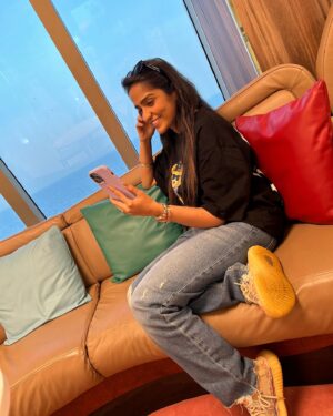 Asees Kaur Instagram - All work & no play makes Jack a dull boy !!!! 
Mandatory fun with fam on the cruise 🚢…… 

AseesKaur, family, fun, trip