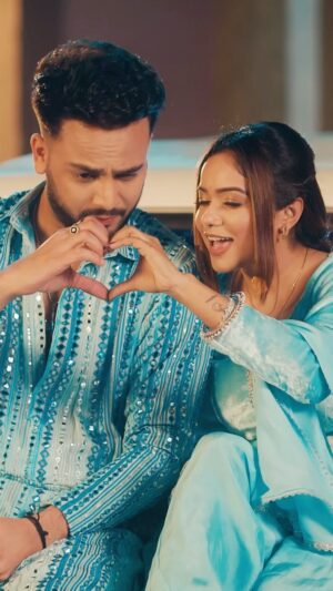 Asees Kaur Instagram - Bolero vibes unleashed!🕺🏻💃

📌 “Bolero” out now exclusively on @playdmfofficial YouTube Channel.

@elvish_yadav @manisharani002 @preetinderofficial  @anshul300 
@iamrajatnagpal @babbu11111 
@nitishraizadaa @vickysandhudesigns @gauravarora08 @amitkridey @ingrooves_india @raghav.sharma.14661

#Bolero #elvisharmy #manisharani #aseeskaur #preetinder #playdmf