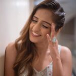 Asees Kaur Instagram - Bandi Chorh Diwas te Diwali di bahut bahut mubaarkaan 💥