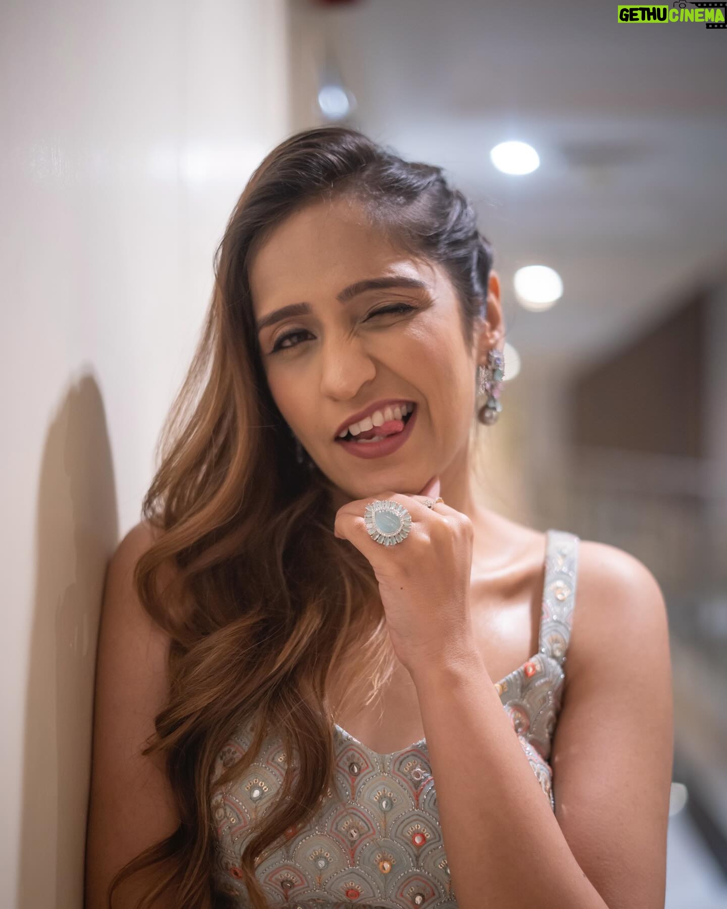 Asees Kaur Instagram - Bandi Chorh Diwas te Diwali di bahut bahut mubaarkaan 💥