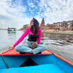 Ashi Singh Instagram – मन के पर भोले भंडारी,
घाट किनारे उमर गुज़ारी,
घाट बनारसिया… 🌺🌺
.
.
.
#ashisingh #banaras #banarasi #itsmeashi #ashi #varanasi #india #incredibleindia #vrindawan #mathura #boat #indian #architecture #ganga #yamuna ghat