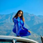 Ashi Singh Instagram – Car Mai Safar karne ka Tareeka thorda Cazzual hai 🤣🙌

#ashisingh #travel #ontheroad #mountians #car #road #travelling #itsmeashi #love #me #funny #casual #ootd
