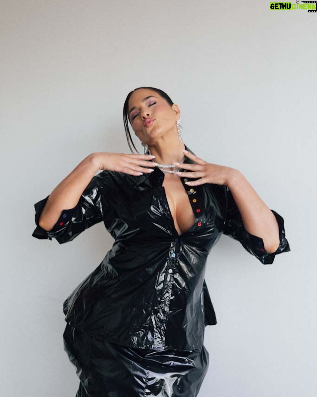 Ashley Graham Instagram - Went to the King Trust Gala wearing @christopherjohnrogers โ thank you @kingstrustinternational for a beautiful evening โค๏ธ๐งก๐๐๐