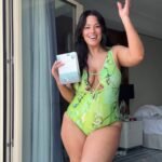 Ashley Graham Instagram - Always summer ready with my @sttropeztan Golden Getaway Kit!!! 😍 This kit has my 3 go-to products that I cannot go without —The Express Mousse for the body, the Mitt for application and the Purity Face Mist for the face are the perfect trio to get a flawless head to toe tan without the skin damage☀️ (and I can’t get enough of this new fragrance that I designed myself!!!) ✨ Get yours @ultabeauty