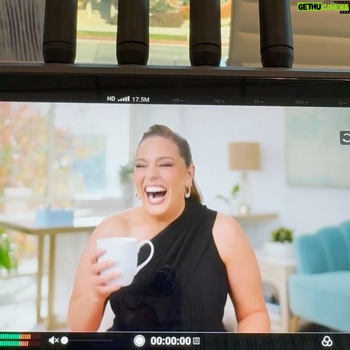 Ashley Graham Instagram - Filming #SideHustlers was such a fun and empowering experience, from working with @emmagrede to meeting our incredible Hustlers. Motivation and ideas were flowing like crazy on set! I’ve created a playlist on @Spotify featuring some songs that were playing throughout filming, along with others that really exude that Boss 👏🏼Girl 👏🏼energy👏🏼. Listen to my playlist and watch all of Season 1 for FREE via the link in my bio!
