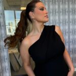 Ashley Graham Instagram - Filming #SideHustlers was such a fun and empowering experience, from working with @emmagrede to meeting our incredible Hustlers. Motivation and ideas were flowing like crazy on set! I’ve created a playlist on @Spotify featuring some songs that were playing throughout filming, along with others that really exude that Boss 👏🏼Girl 👏🏼energy👏🏼. Listen to my playlist and watch all of Season 1 for FREE via the link in my bio!