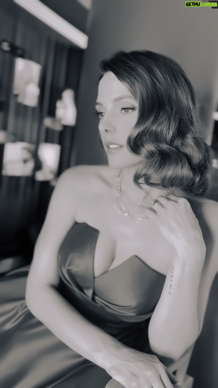 Ashley Greene Instagram - 🎥 @paulkhoury 💇♀️ @terryboyd.hair 💄 @elizabethcookmua 👗 @ritavinieris