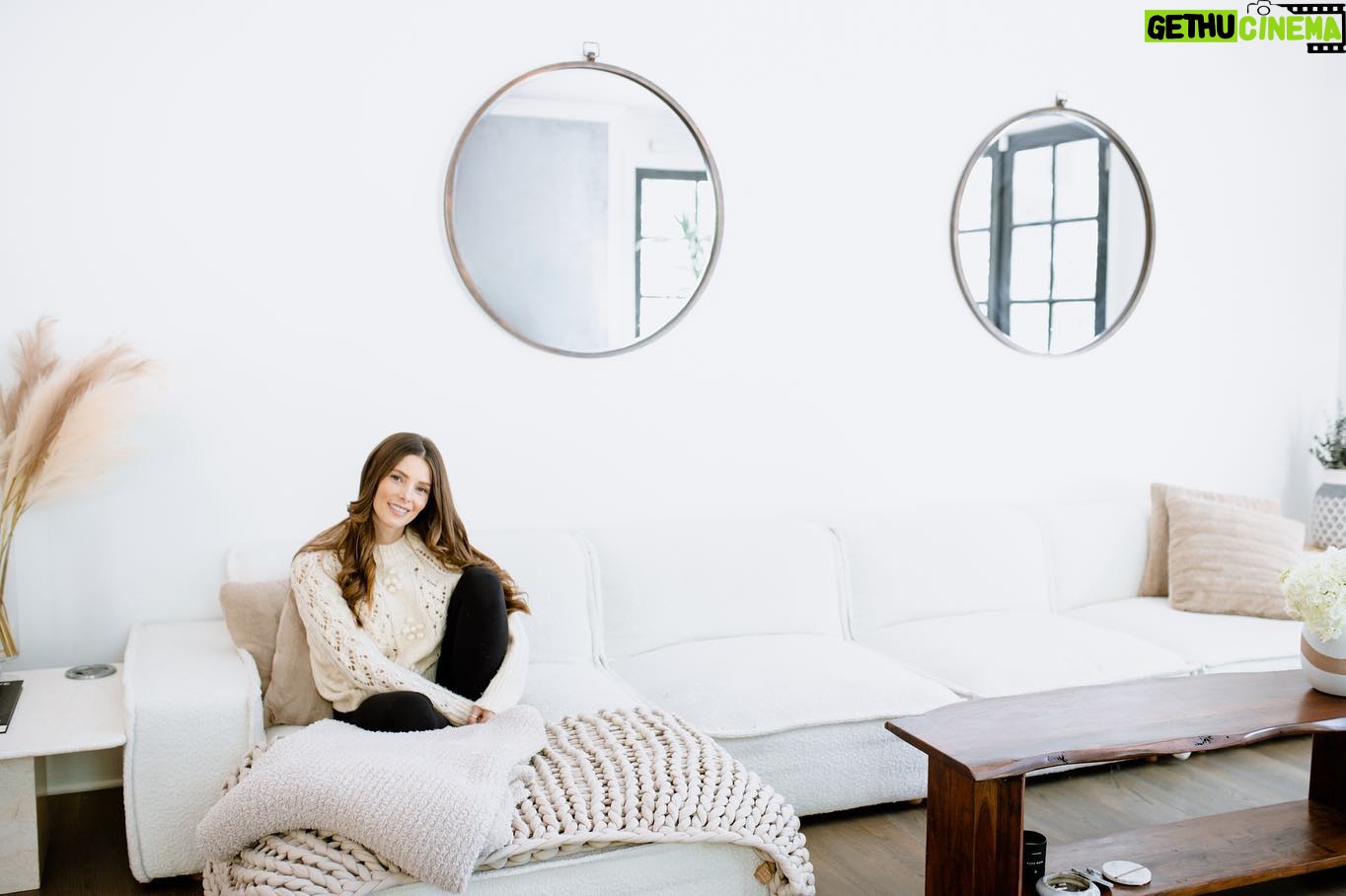 Ashley Greene Instagram - So excited to share a collaboration I did with @MP_JAMES_DESIGN and @INDUSTRYWEST to give my living room new life. I wanted something that better represented me and gave us a fresh start going into 2023. Thank you @Industrywest for such beautiful pieces and @MP_james_design for bringing this vision to life. Check out the before and after and let me know your thoughts. These are the pieces I love: * Brownsville Sectional * Melbourne Coffee Table * Mulholland Occasional Chair
