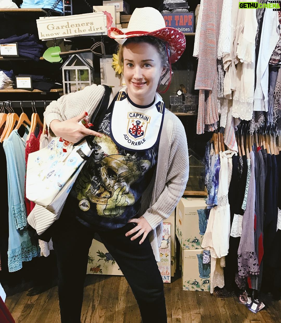 Ashley Johnson Instagram - And don’t you forget it. #CaptainAdorable #selfiesunday #sex