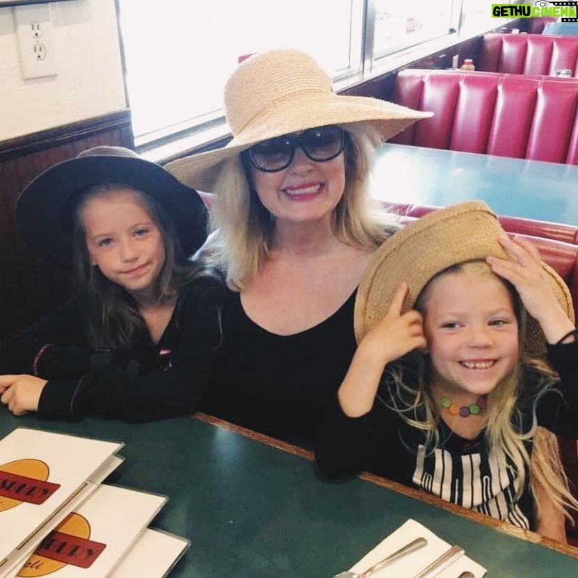 Ashley Johnson Instagram - My Mom is honestly the cutest. She’s the funniest, bestest, most precious Mother in the whole world. I love you, Momma. Happy Mother’s Day, @viperass.