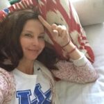 Ashley Judd Instagram - Fellow fans, here we go! It is time to root for our @kentuckymbb squad. I am ready to watch the last exhibition game tonight and season kick-off Monday. My memories of and relationship with the winningest program of all time runs deep and is generational. I am so grateful for the connections the Kentucky Basketball generates, and for the beautiful hospitality I have always been shown by the Program. I hear this team is Coach’s fastest, and best passing team (nifty passing thrills me — Patrick Sparks’ no look, behind-the-back, bounce pass). 1996, 1998, 2012 National Championships, I was there, and I’ll be there so my team bring home #9! Tony Delk is still one of my all time favorites — 7/8 on 3s, and he caused the player he defended to foul out (1996, Meadowlands). But really, I love them all, because they are Wildcats. "Jump ball, jump ball, git it, git it!” (Anyone remember that old ditty?) LET’S GO ‘CATS! PS Mom said when I was at game, she could pick my voice out of the crowed, hollering!