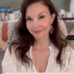 Ashley Judd Instagram - Love is so rich we need it to survive. Science now proves we can die of a literal broken heart. I have expierneced various forms of love, my deeply loyal love for my sibling, cosmic, chest heaving love from my mother, the cheering sweetness of love of childhood friends, the intricate, sustaining, fascinating love of my romantic partner, ineffable love for my animals, awesome love of nature, and also AGAPE, these spontaneous vistations of profound love from total strangers. I wanted to share just one example of this with you today. Have you ever felt AGAPE? What was it like for you? Share with me in the comments below. ❤️