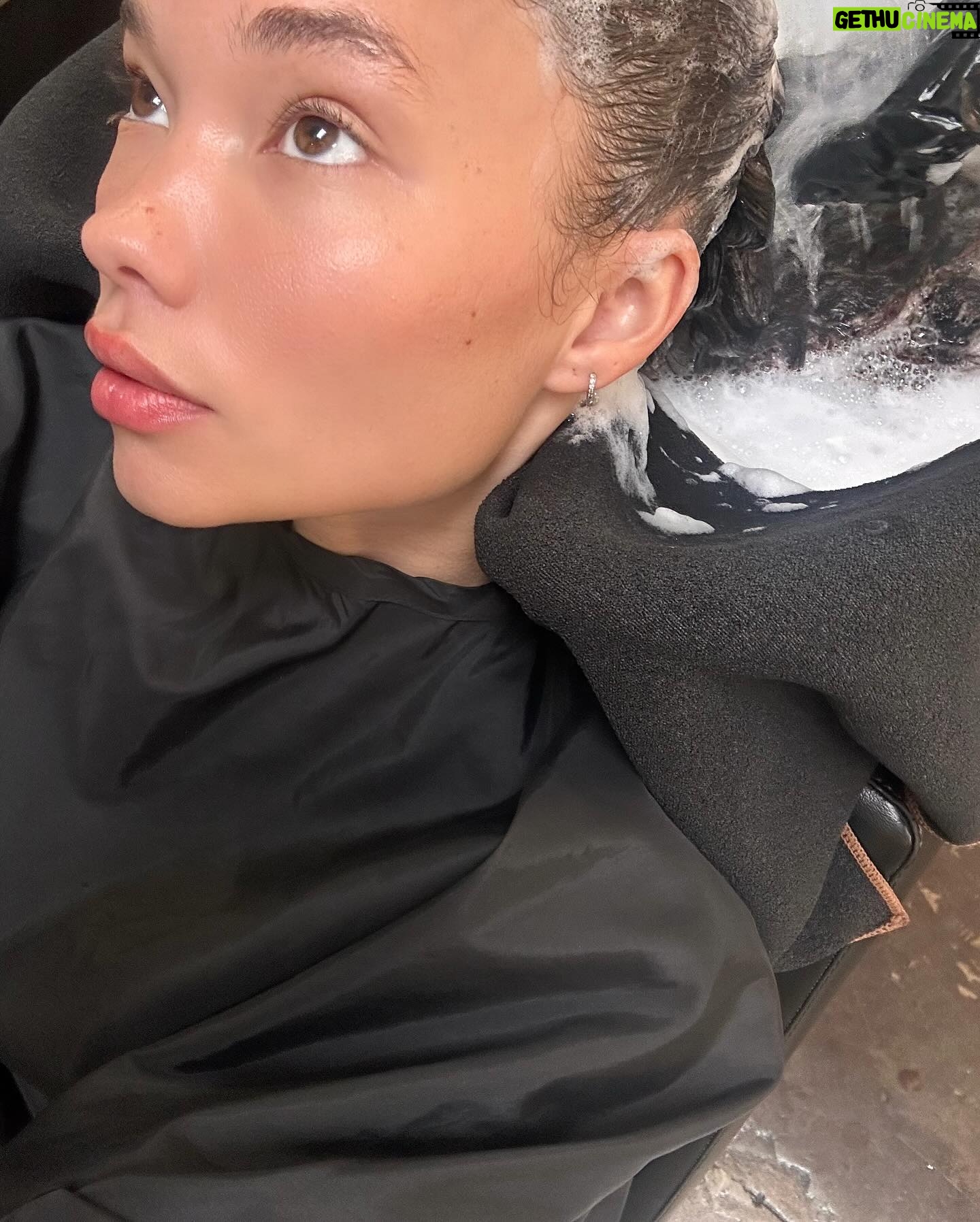 Ashley Moore Instagram - The Process! @alyssawoodhair Blessed this mess 💇🏽♀️