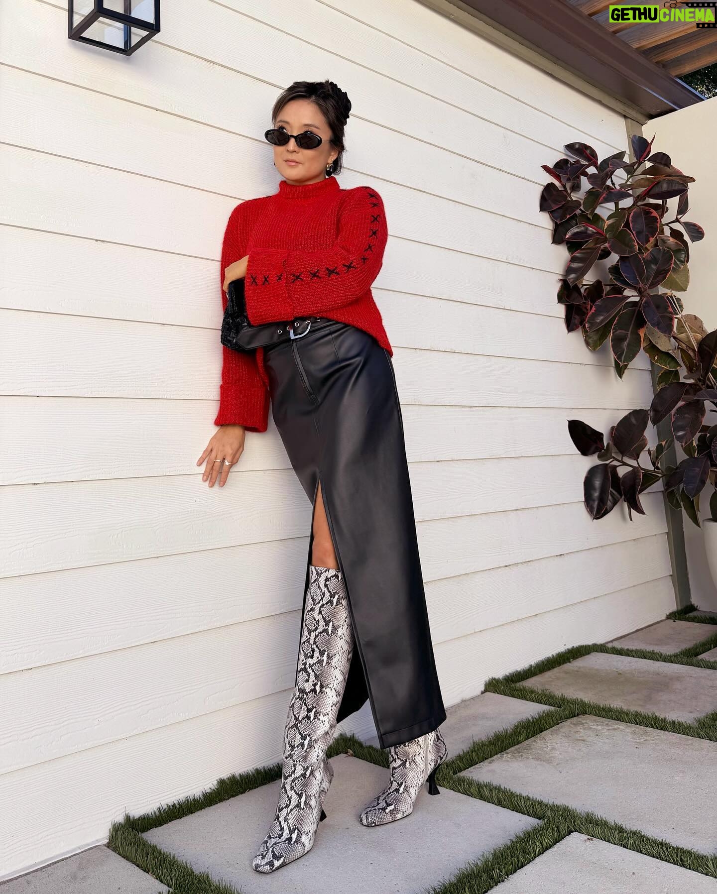 Ashley Park Instagram - The temps may be dropping but my latest @renttherunway collection is just heatin up❤️🔥 I hope you have fun styling these pieces :) you can rent now at the link in my bio and use code ASHLEY30 to get 30% off your first month of RTR’s 10-item plan! #AshleyParkxRTR #RTRPartner