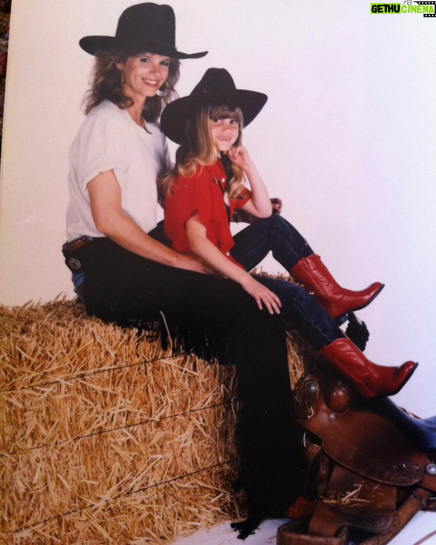 Ashley Roberts Instagram - Happy bday to my my momma. You absolute queen #mamap