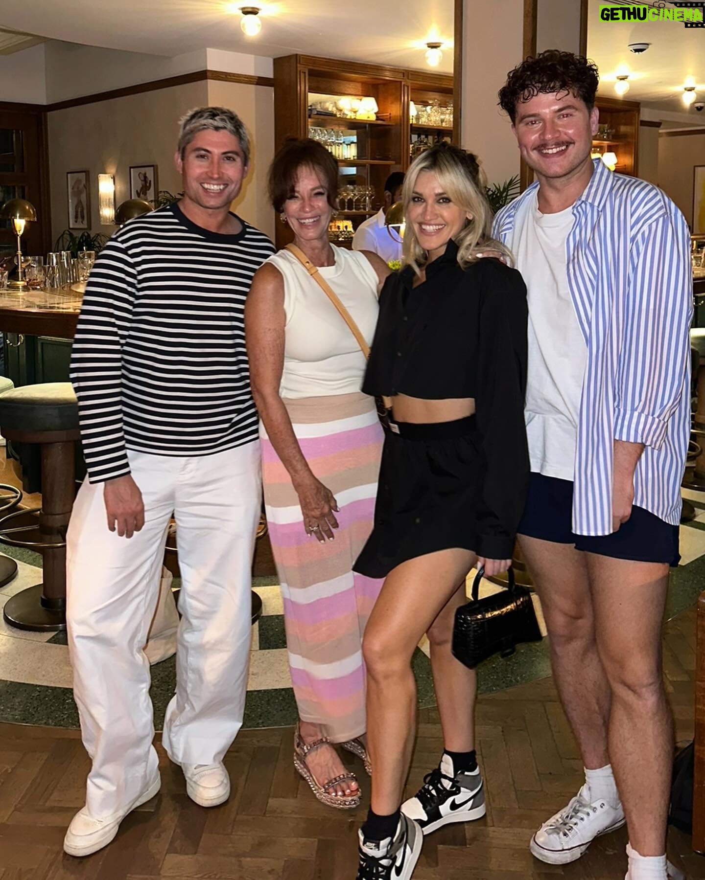 Ashley Roberts Instagram - Happy bday to my my momma. You absolute queen #mamap