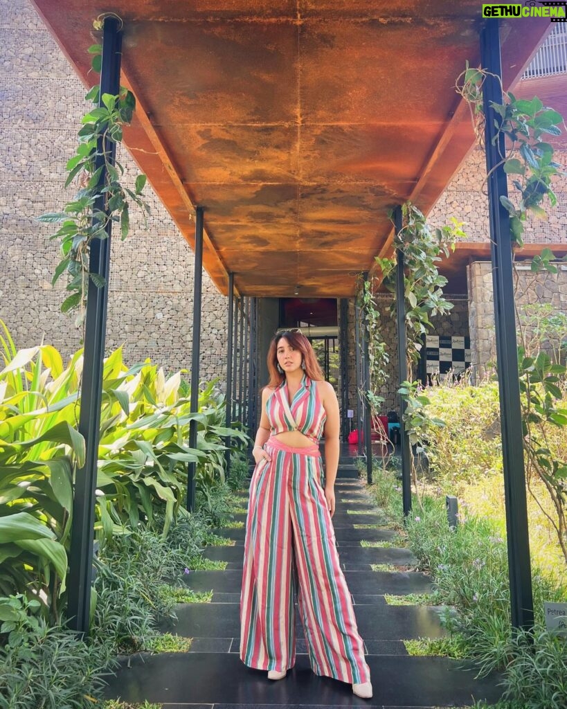 Ashnoor Kaur Instagram - Inner sunshine, tryna rhyme, asinine👀🤭🩵 . . . Wearing @sandhyashah.shah Styled by @sonyashaikh