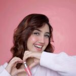 Ashnoor Kaur Instagram - Rare beauty liquid blush- Shade happy💞 Has made me all things happy hehe, loveeee it!!! How much would you rate it out of 10?👀✨ Ps: Idk why is the video pixelating after posting😥