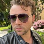Ashton Irwin Instagram - 🤘🏼