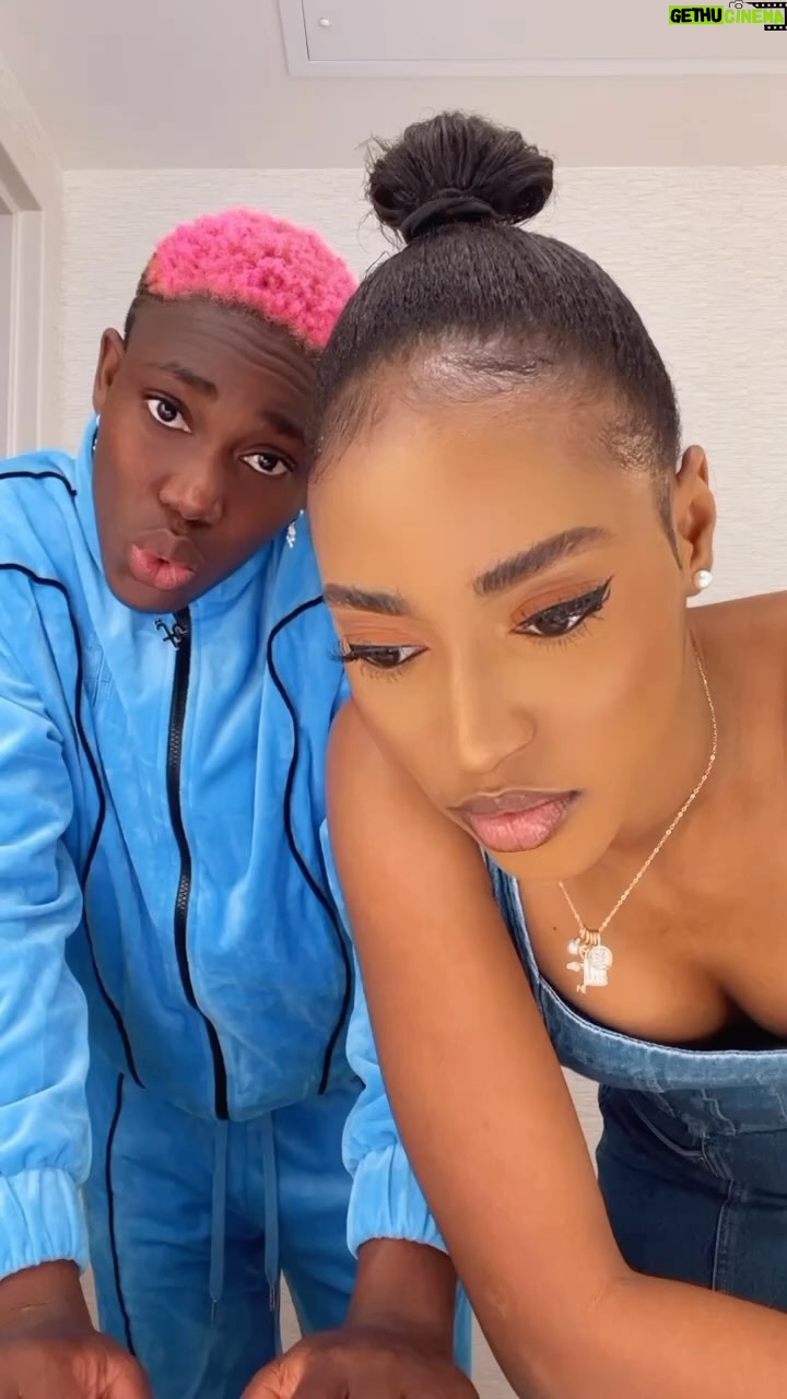Asisat Oshoala Instagram - I no fit dance to save my life ππ but Content choke ππππΏππΏπΊπΏπΊπΏ.....happy birthday @mariselle4