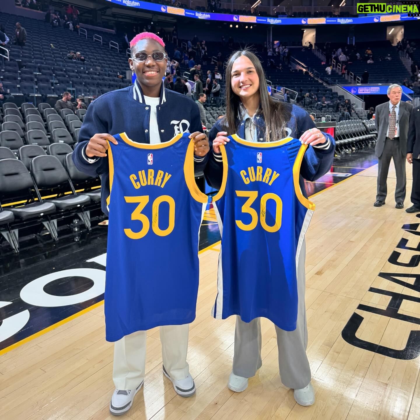 Asisat Oshoala Instagram - 🏀 X ⚽️ … THE BAY AREA ❤️🫡