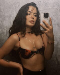 Aslı Bekiroğlu Instagram - 🥀