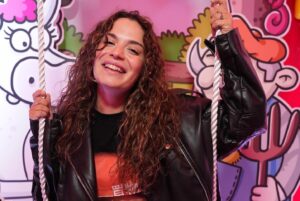 Aslı Bekiroğlu Instagram - Mutluluk🤝Algida ♥️
Koşuşturmacayla unuttuğumuz mutlu olmayı bize yine @algidaturkiye hatırlattı😍
Kanyon’un ortasında yer alan bu mutluluk müzesini 8 Mayıs’a kadar ziyaret edebilirsiniz, zaman tüneline girince gözler dolacak uyarıyim🥹 #AlgidaMutlulukMuzesi
#işbirliği