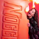 Aslı Bekiroğlu Instagram - Mutluluk🤝Algida ♥️ Koşuşturmacayla unuttuğumuz mutlu olmayı bize yine @algidaturkiye hatırlattı😍 Kanyon’un ortasında yer alan bu mutluluk müzesini 8 Mayıs’a kadar ziyaret edebilirsiniz, zaman tüneline girince gözler dolacak uyarıyim🥹 #AlgidaMutlulukMuzesi #işbirliği
