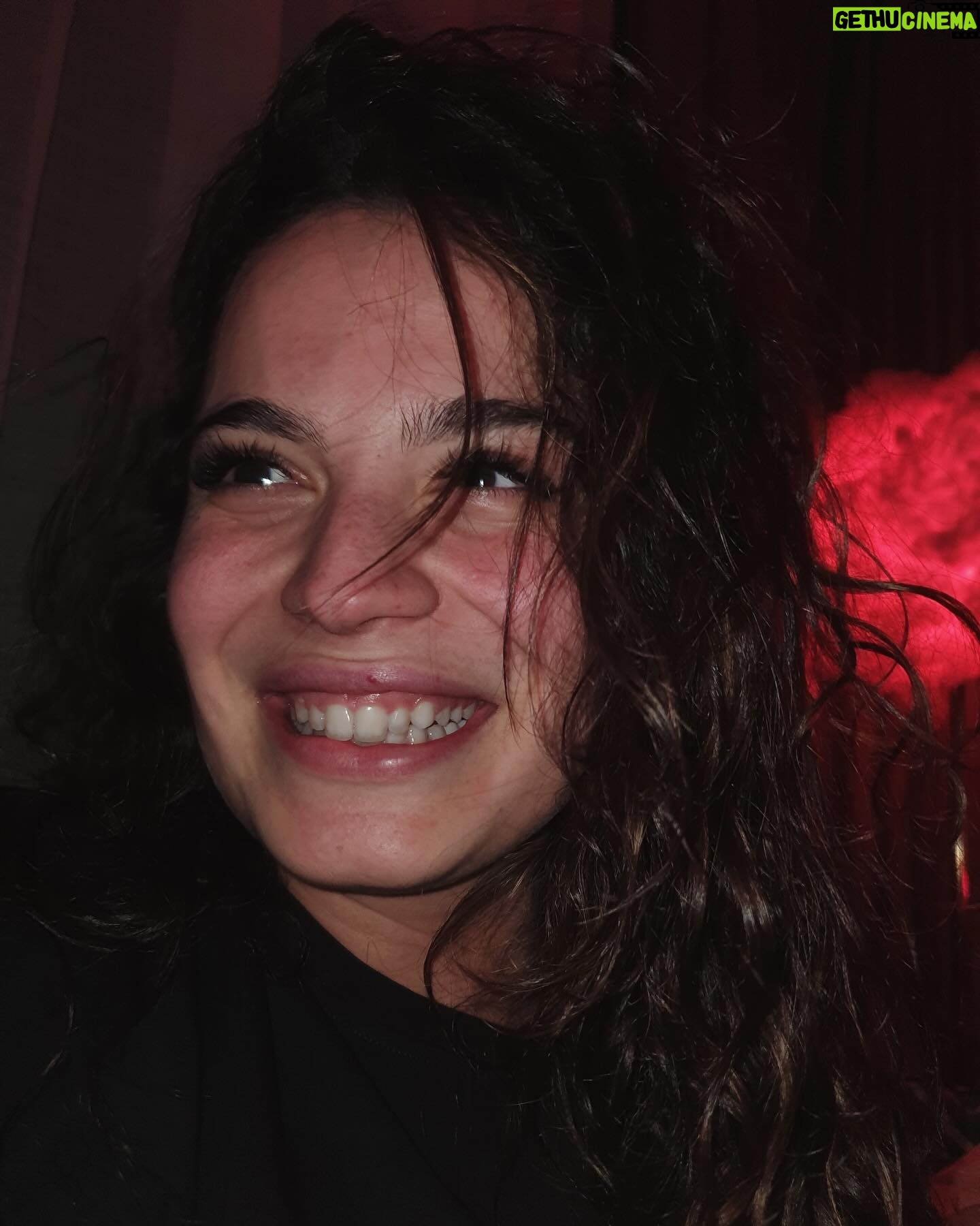 Aslı Bekiroğlu - 3 Likes - Ben bi dizide oynatırdım bu kızı ama siz bilirsiniz tabi.....