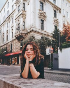 Aslı Bekiroğlu Instagram - Istanbul, bayramda boş musun? 🥀 @mraraz #film