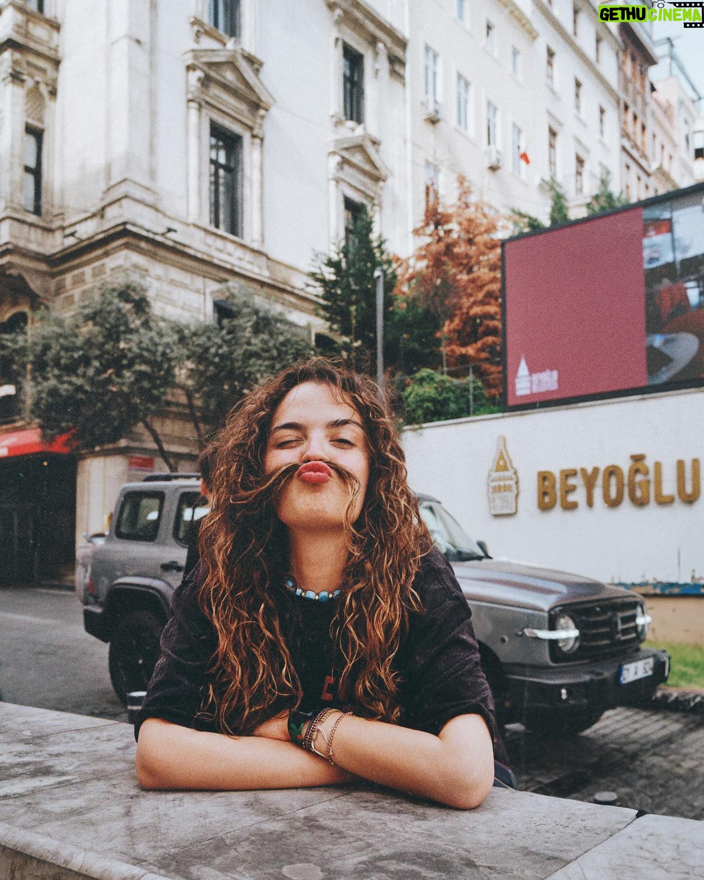 Aslı Bekiroğlu - 3 Likes - Istanbul, bayramda boş musun? 🥀
@mraraz #film