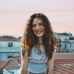 Aslı Bekiroğlu Instagram – Bu niye gülmemiş diye düşünenleri ikinci fotoda süpriz bekliyor 🤓 @mraraz #film