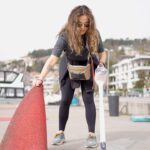 Aslı Bekiroğlu Instagram - Ev temizliği yaparken hızımı alamadım ve LG A9T Ultra’yı kaptığım gibi Bebek sahilini süpürmeye başladım. Hafta sonu sporunuz 🏃🏼‍♀️ için harika bir sahil sizi bekliyor. Ayrıca evcil hayvan tüylerini de rahatlıkla süpürmeniz için ayrı başlığı var. Köpeğim Henry ile test ettim. 🐶 Süpürmemi istediğiniz mahalleyi yorumlarda yazarsanız, ordayım!📍 Çünkü LG A9T Ultra ve iki adet bataryası ile her yeri süpürürüm ben. #reklam #işbirliği #A9TUltra #LGDikeySüpürge #LifesGood @lg_turkiye @rooners.turkiye