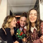 Aslıhan Kapanşahin Instagram - İrina,Olga,Masha mutlu yıllar diler🎉🎄✨🤍🧚🏻