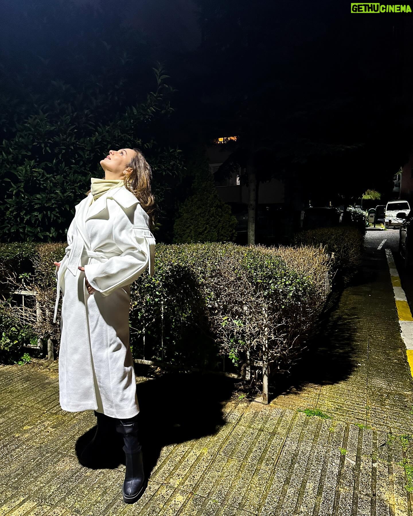 Aslıhan Kapanşahin Instagram - gece gece gelen post perileri🧚🏼♀️🤍💫