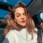 Aslıhan Kapanşahin Instagram – Güneş yerinde her şey yolunda🌞